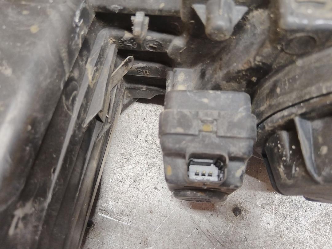 Фара правая ZG1T4C Peugeot 306 undefined