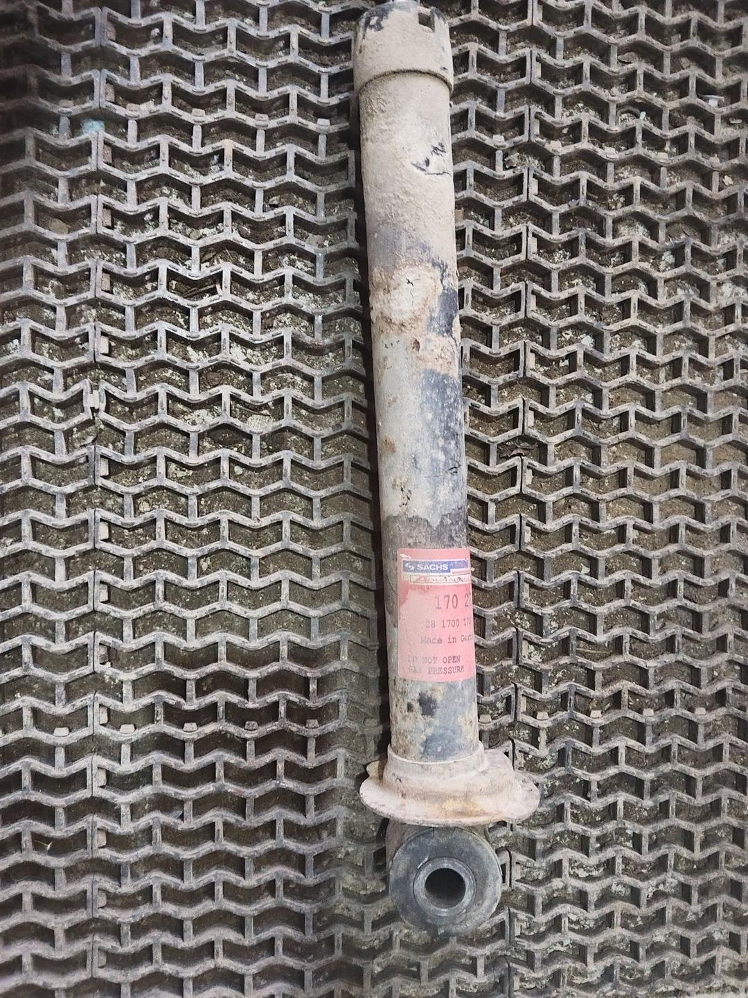 Амортизатор задний правый DDWLQC Audi 80 купить в магазине запчастей бу