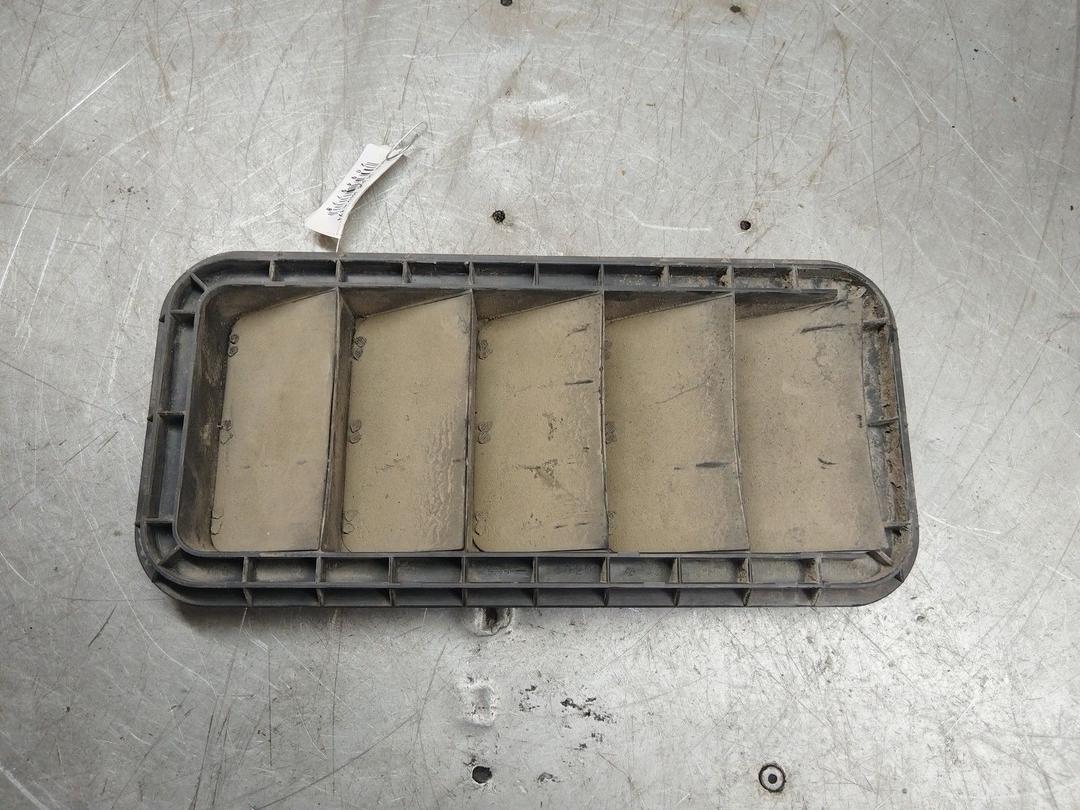 Решетка вентиляции кузова MCE2FG Toyota Avensis Verso - Фото 1