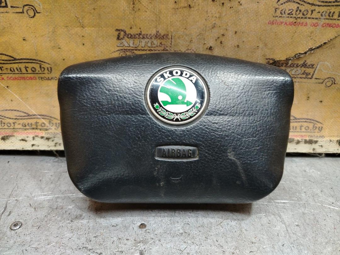 Подушка безопасности водителя P7S2GM Skoda Octavia - Фото 1