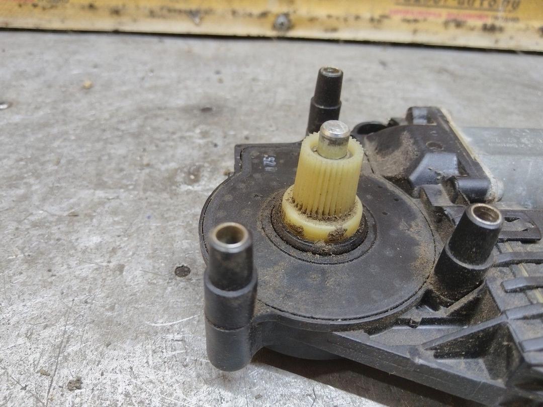 Моторчик стеклоподъемника задний правый 1RL8V6 Audi A6 купить