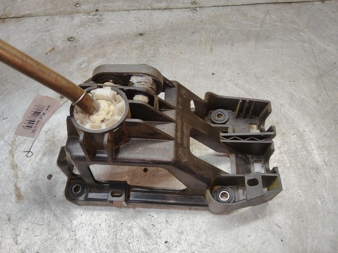 Кулиса 2ZX41V Toyota Yaris купить