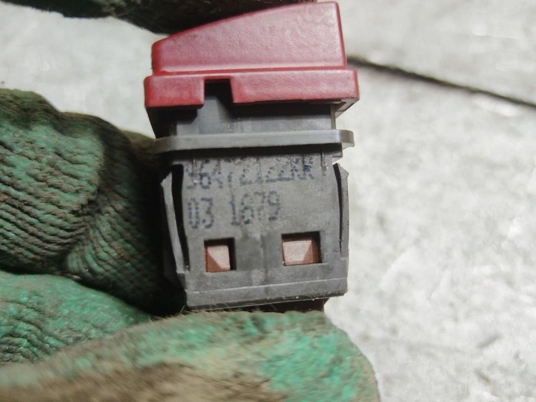 Кнопка аварийной сигнализации 1607A7 Peugeot 206 купить в магазине запчастей бу