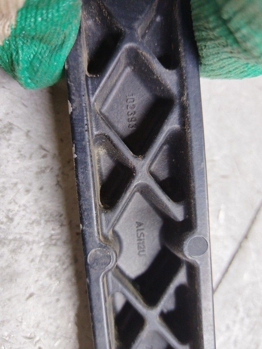 Щеткодержатель (поводок стеклоочистителя, дворник) UD59WN Peugeot 607 купить на авторазборке