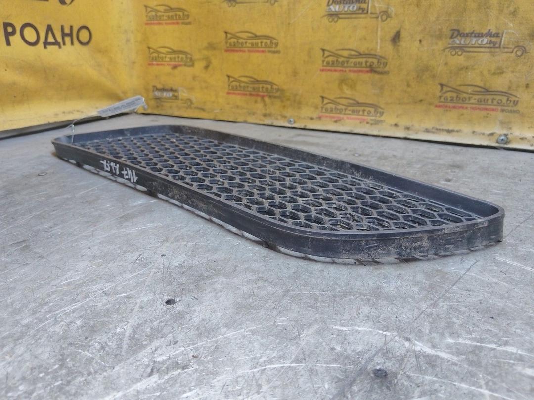 Заглушка (решетка) в бампер передний SNW2C5 Alfa Romeo 147 купить