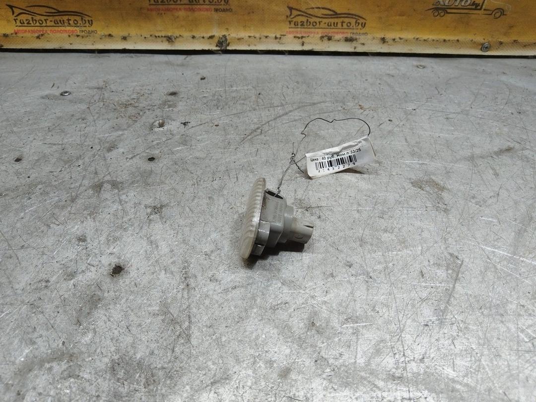 Повторитель передний левый SYOM9M Toyota Avensis купить