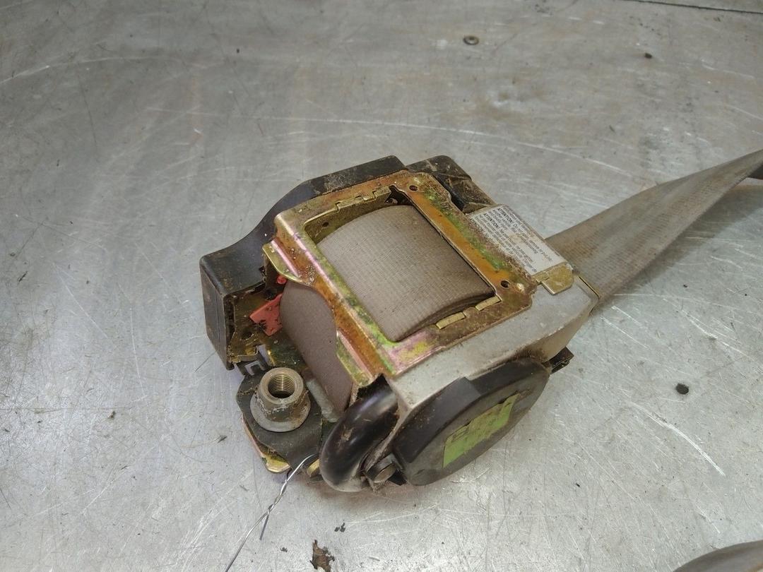 Ремень безопасности передний правый 01ME8S Volkswagen Passat купить