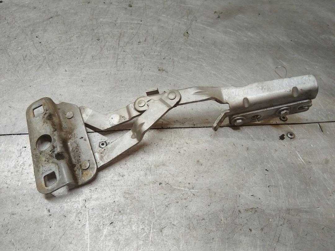 Петля капота правая R8NQ7B Citroen Xsara купить