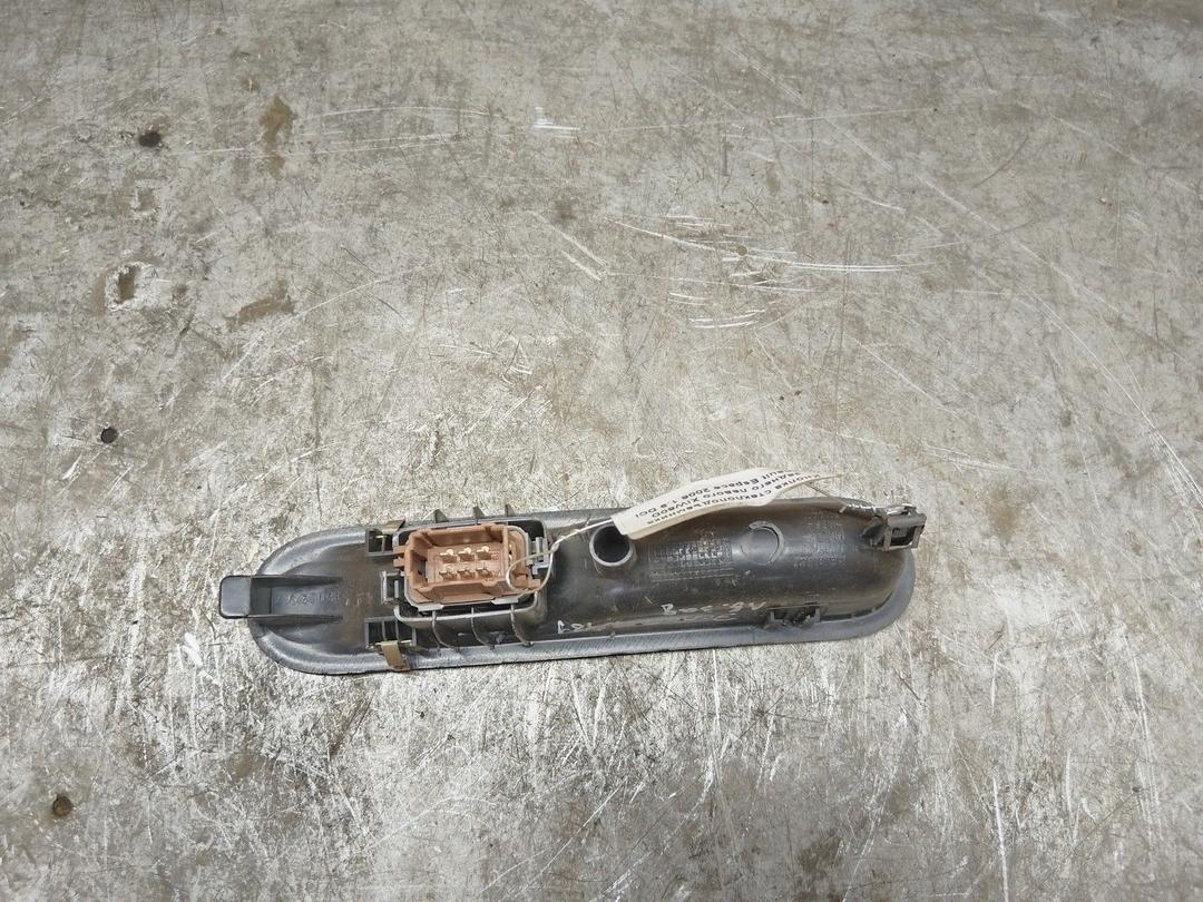 Кнопка стеклоподъемника заднего левого XIW60D Renault Espace купить на авторазборке