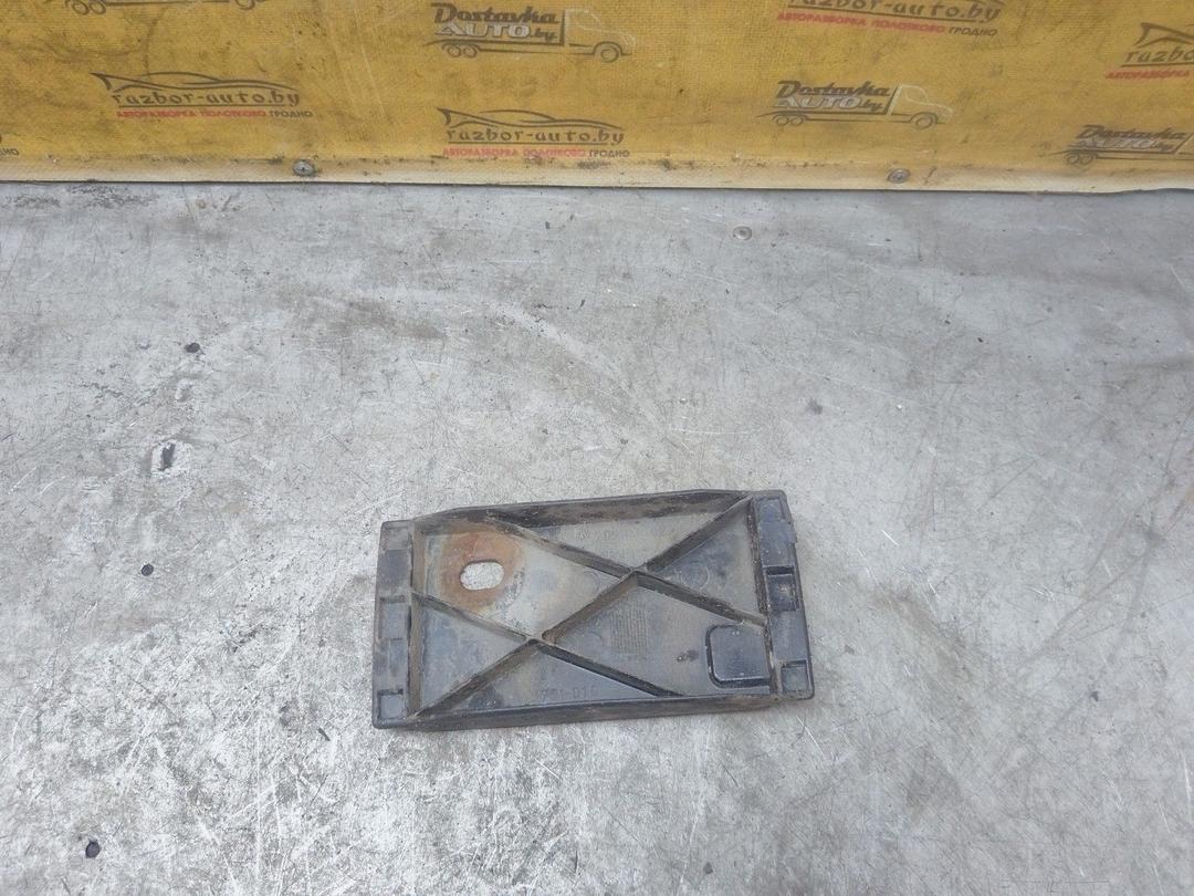 Кронштейн крепления бампера заднего 7UUI5U Mercedes C W202 undefined