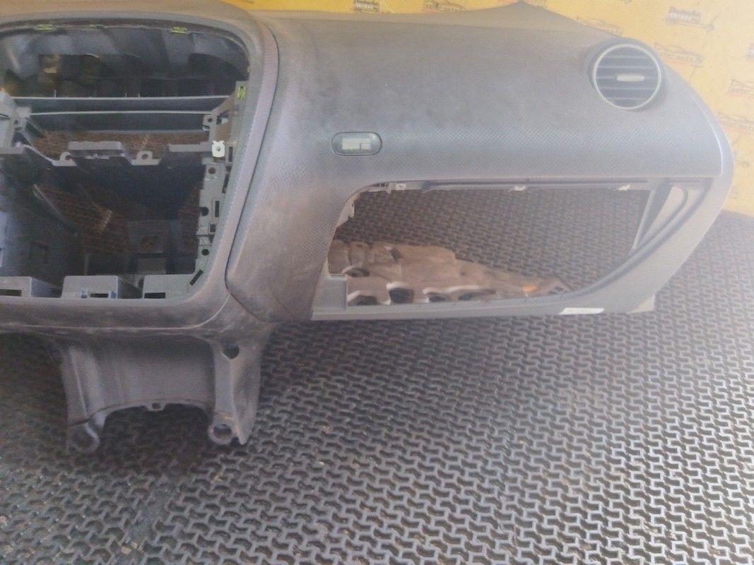 Панель передняя салона (торпедо) EOQ5NA Seat Altea купить в магазине запчастей бу