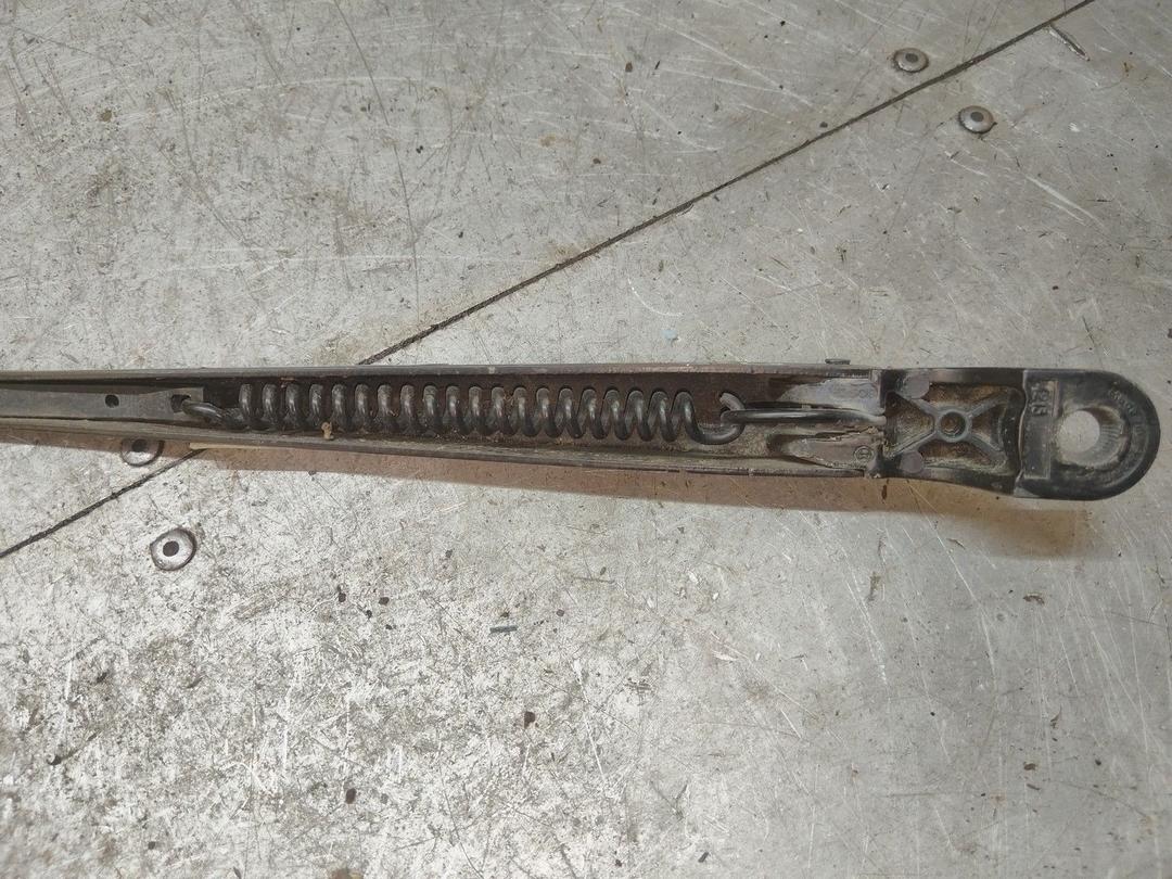 Щеткодержатель (поводок стеклоочистителя, дворник) B7L9V0 Peugeot 306 купить с доставкой