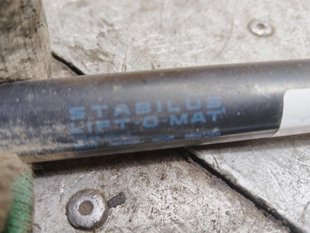 Амортизатор крышки багажника (3-5 двери) GJ91ER Opel Zafira купить в магазине запчастей бу