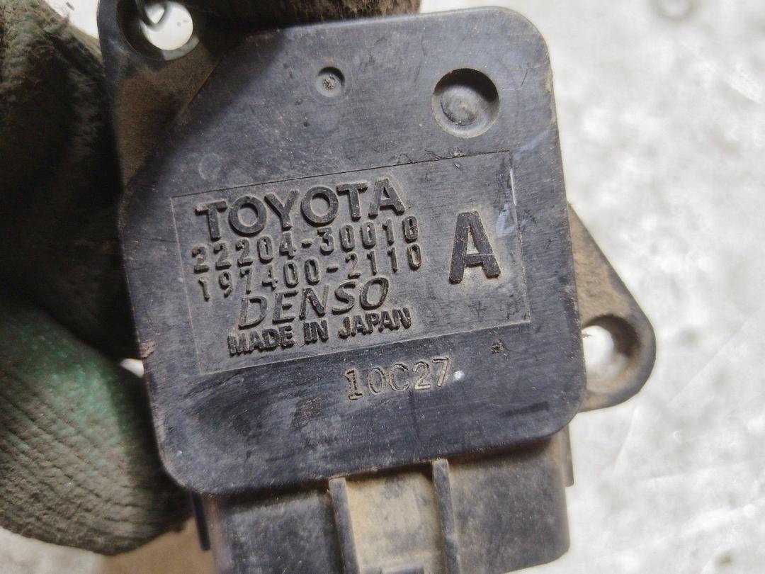 Расходомер воздуха 1I1084 Toyota Yaris Verso купить в магазине запчастей бу
