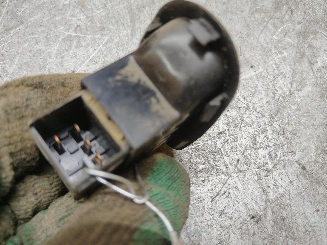 Кнопка стеклоподъемника заднего правого FI77JF Seat Toledo купить с доставкой