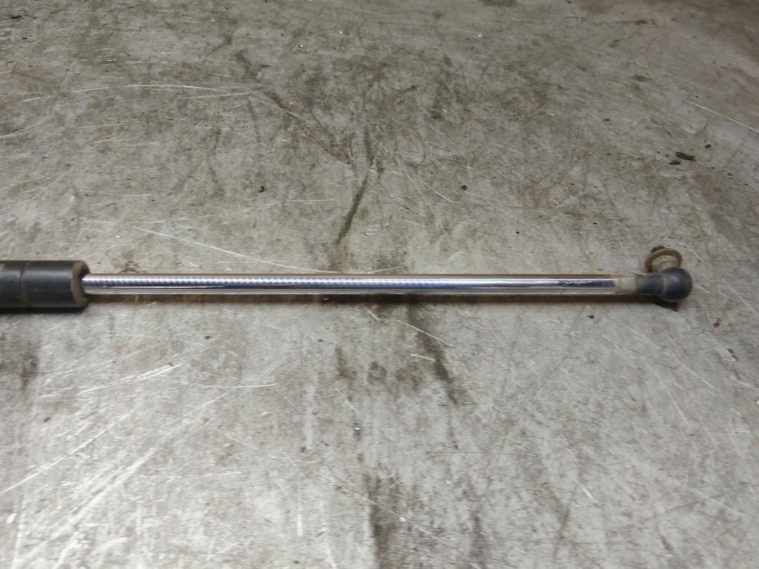 Амортизатор крышки багажника (3-5 двери) 8HHLCQ Subaru Forester - Фото 2