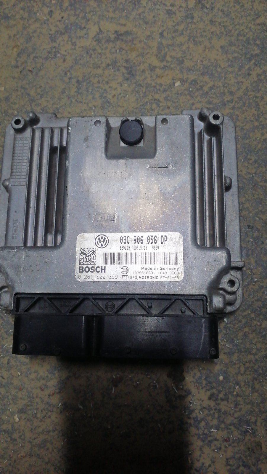 Блок управления двигателем B39E74 Volkswagen Golf