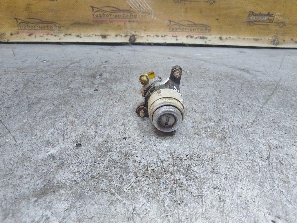 Кнопка открытия багажника F4S8ES Audi 80 - Фото 2