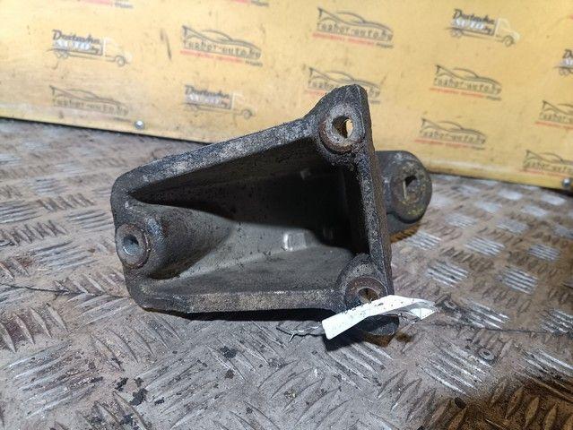 Кронштейн двигателя XKJGB2 Audi 100 купить в магазине запчастей бу