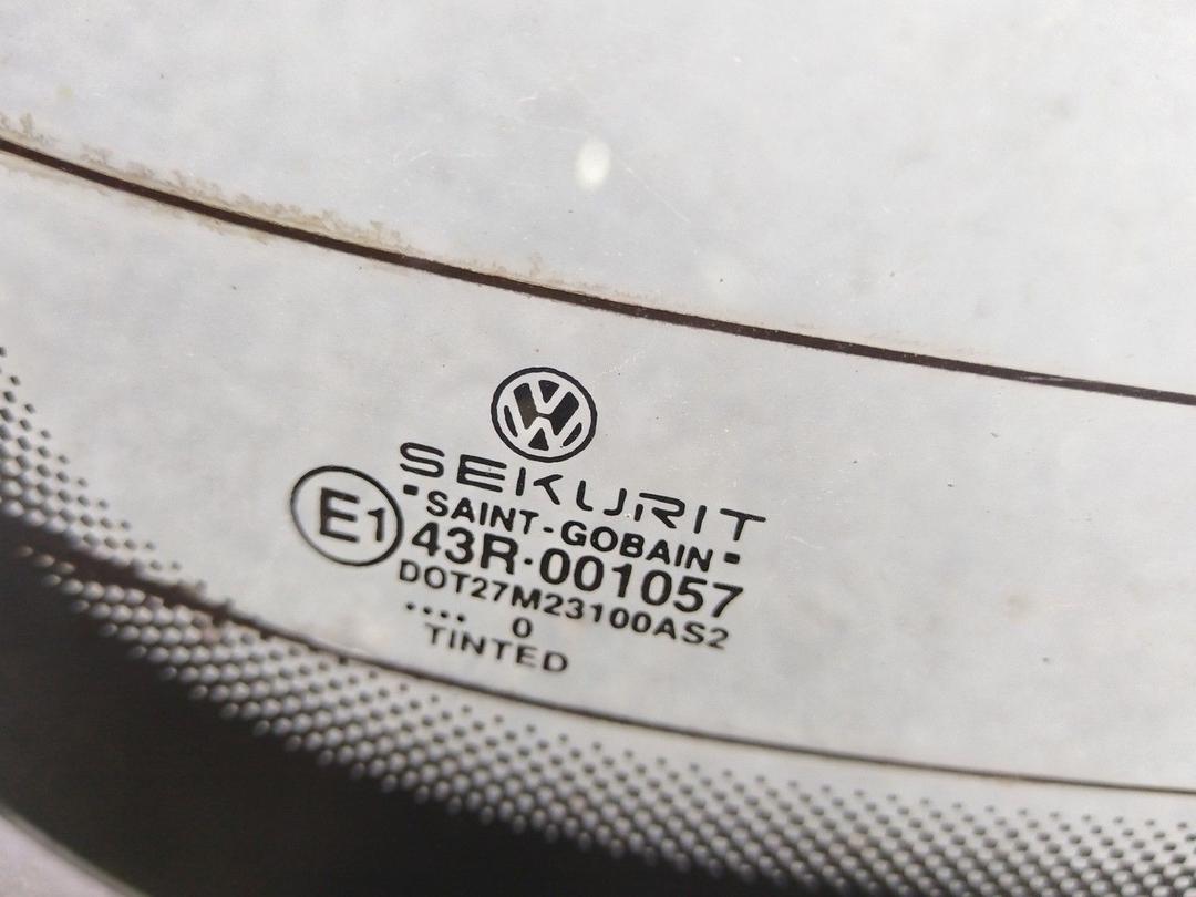 Стекло заднее R8KURM Volkswagen Golf купить с доставкой
