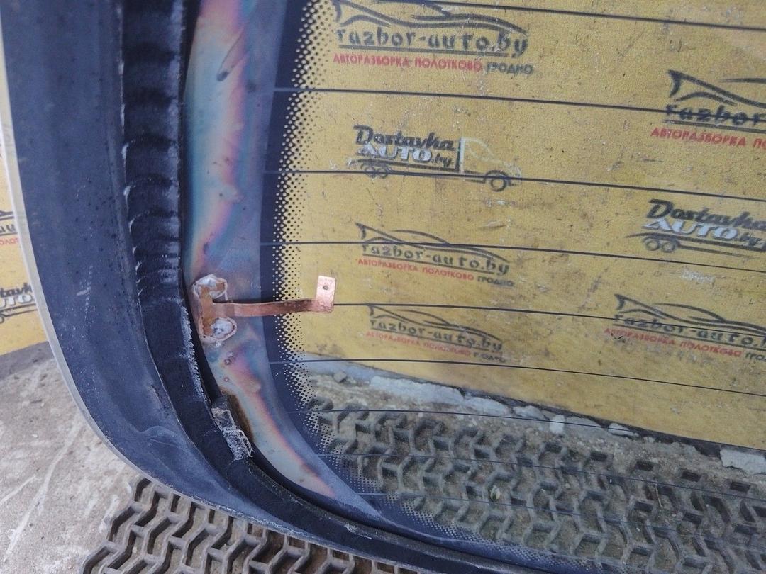 Стекло заднее XKNKSB Peugeot 307 купить в магазине запчастей бу