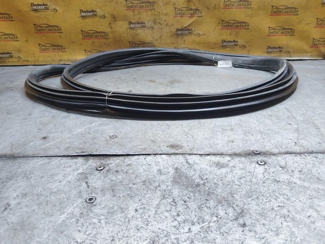 Уплотнитель двери передней правой J3KBJ3 Opel Zafira купить в магазине запчастей бу