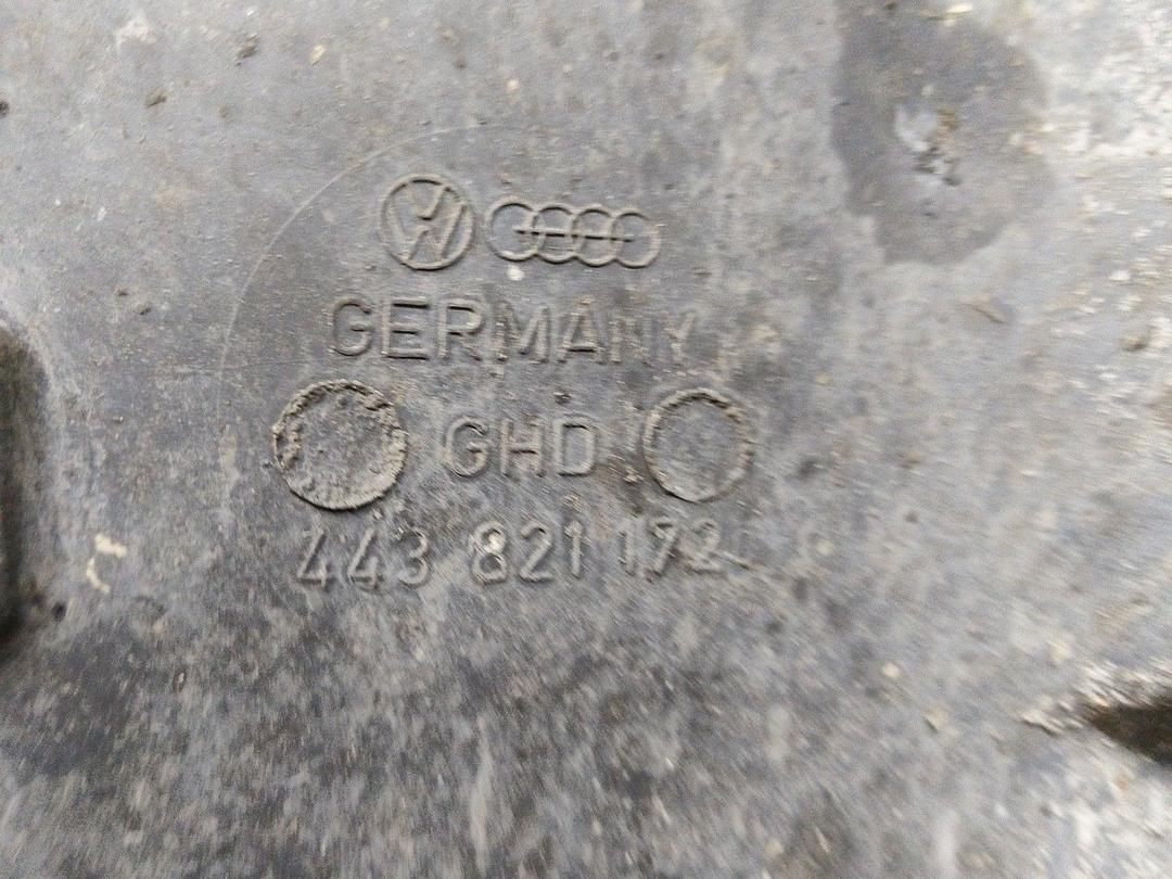 Защита арок передняя правая (подкрылок) GEA1KG Audi 100 купить на авторазборке