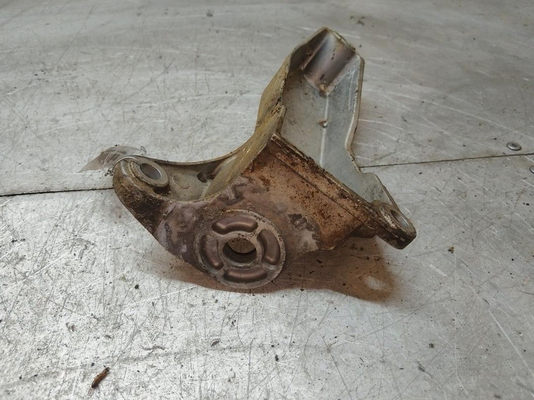 Кронштейн КПП CNKB5K Volkswagen Passat - Фото 3