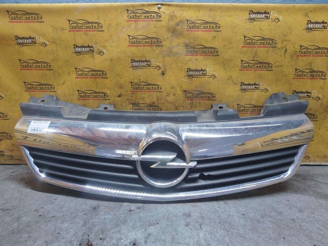 Решетка радиатора UY0RGA Opel Zafira