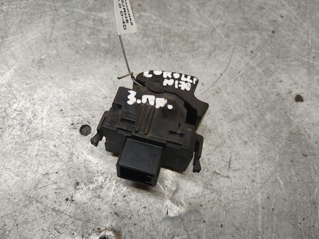 Кнопка стеклоподъемника заднего правого C2JRH6 Toyota Corolla - Фото 3