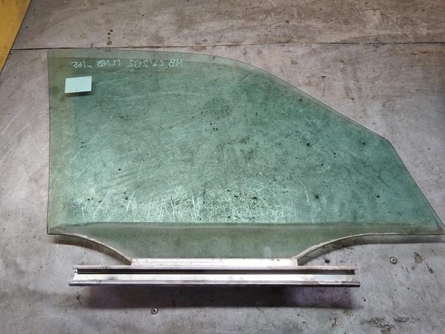 Стекло двери передней левой O6FUGF Mercedes C W202 купить в магазине запчастей бу