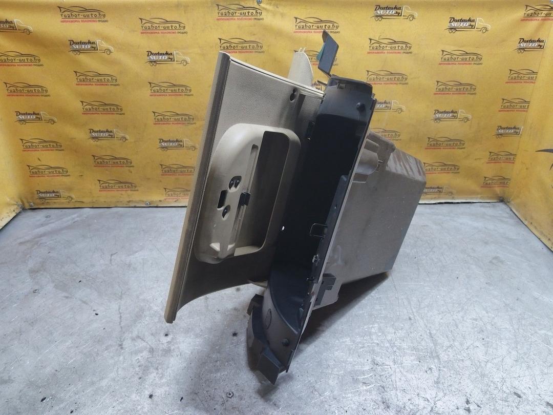 Бардачок 84OXL8 Ford C-Max undefined