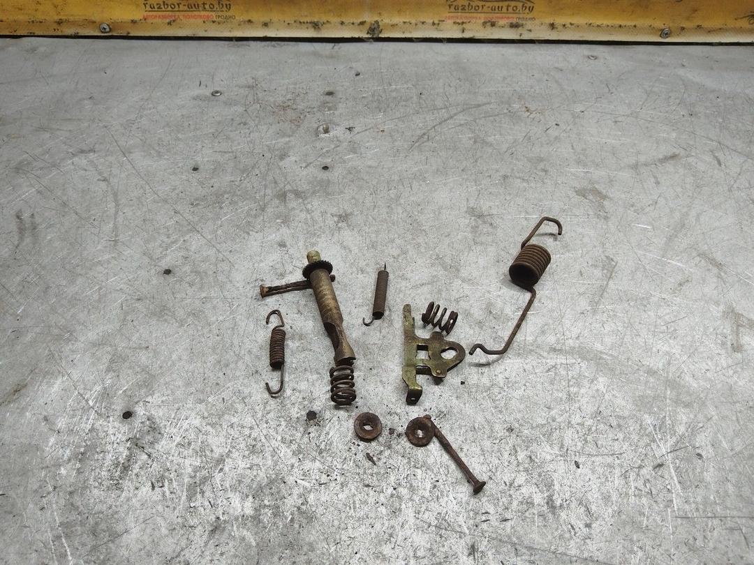 Механизм развода задних тормозных колодок левый Y04A9H Mazda MPV