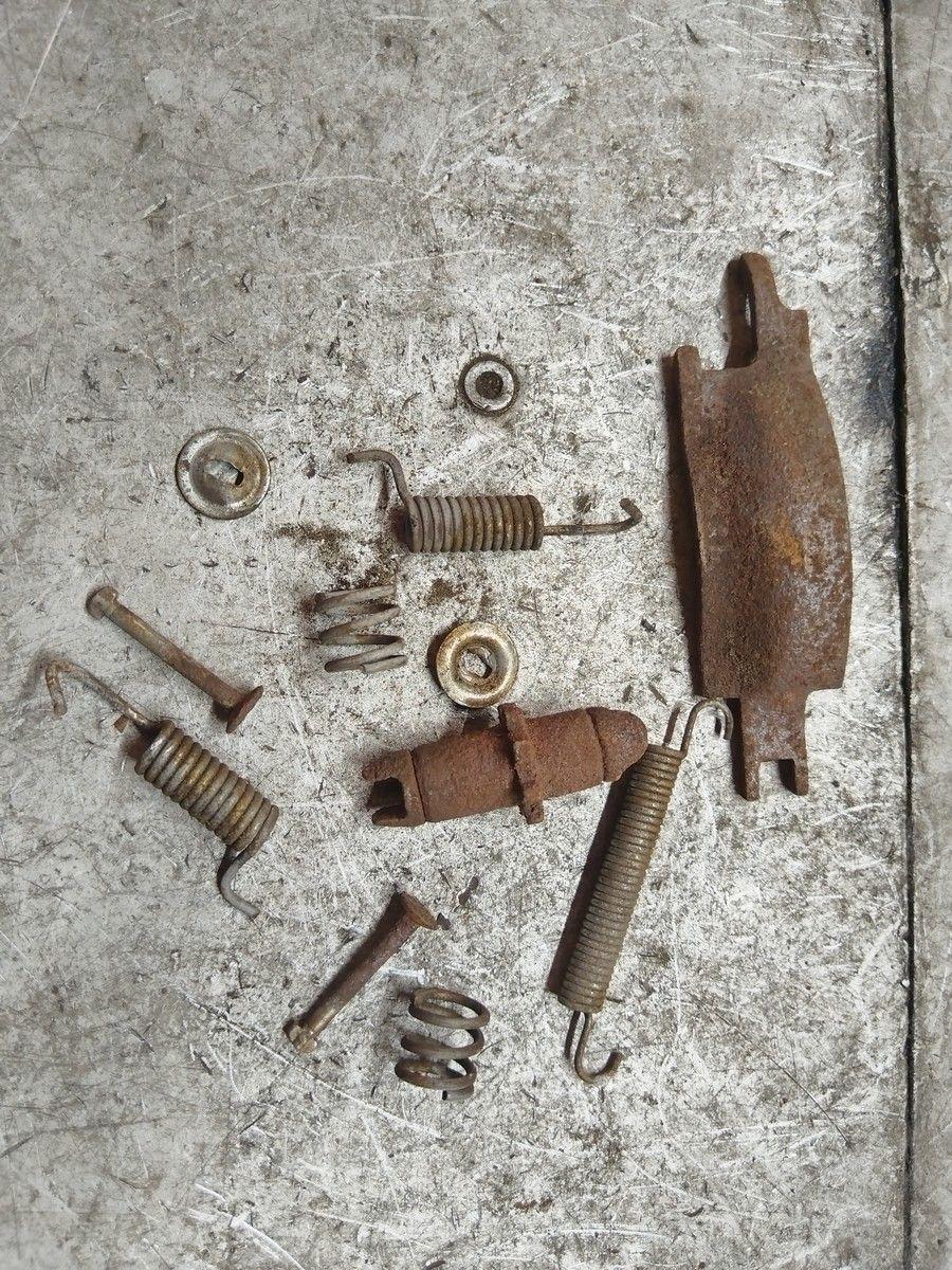 Механизм развода задних тормозных колодок правый EU50E4 Hyundai Getz