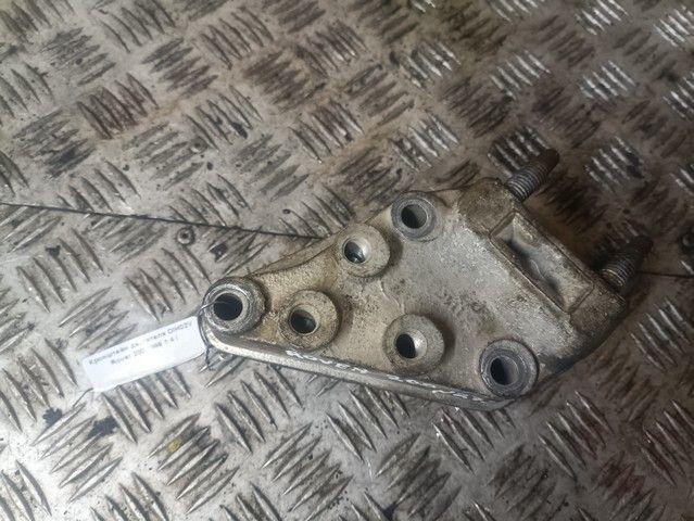 Кронштейн двигателя OIH02V Rover 200