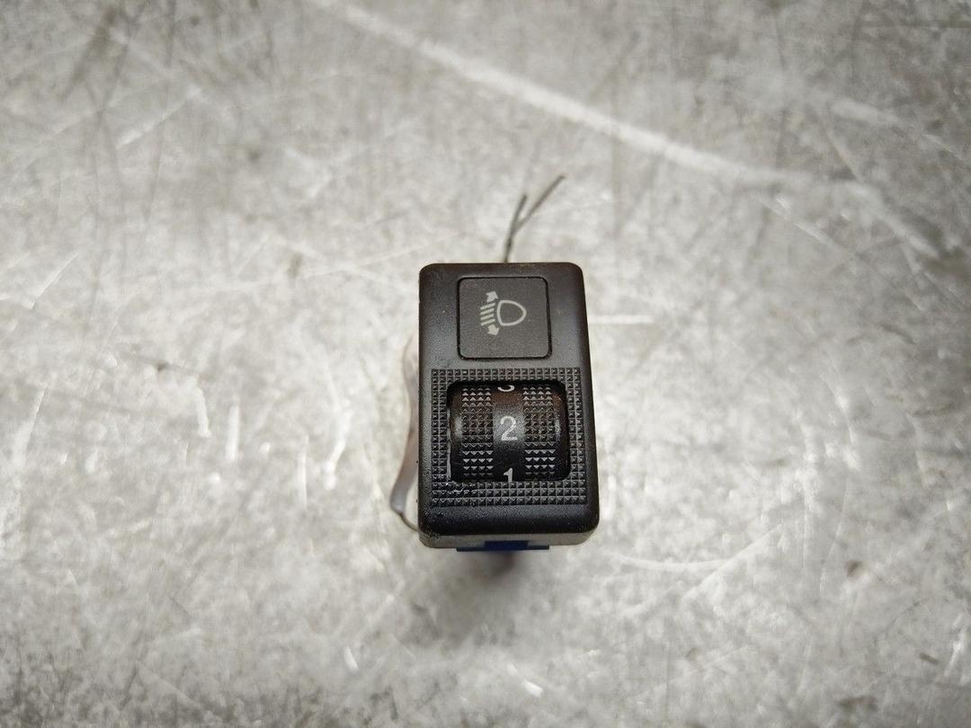 Кнопка корректора фар 71IP9M Mazda Premacy - Фото 2