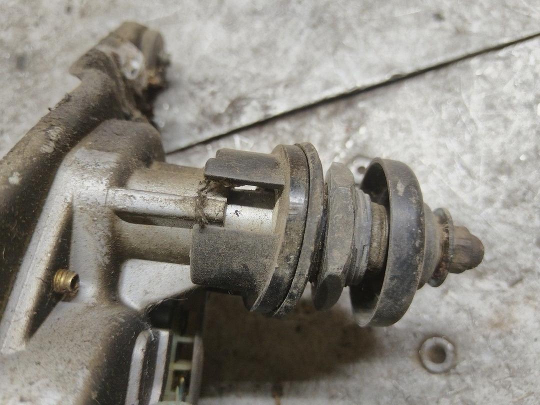 Моторчик заднего стеклоочистителя (дворника) 7SNMT8 Mazda 626 - Фото 5