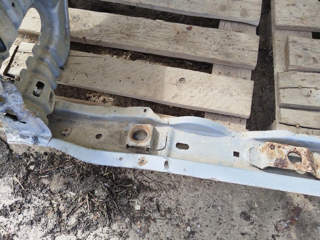 Передняя панель крепления облицовки (телевизор) E40TB2 Peugeot 406 undefined