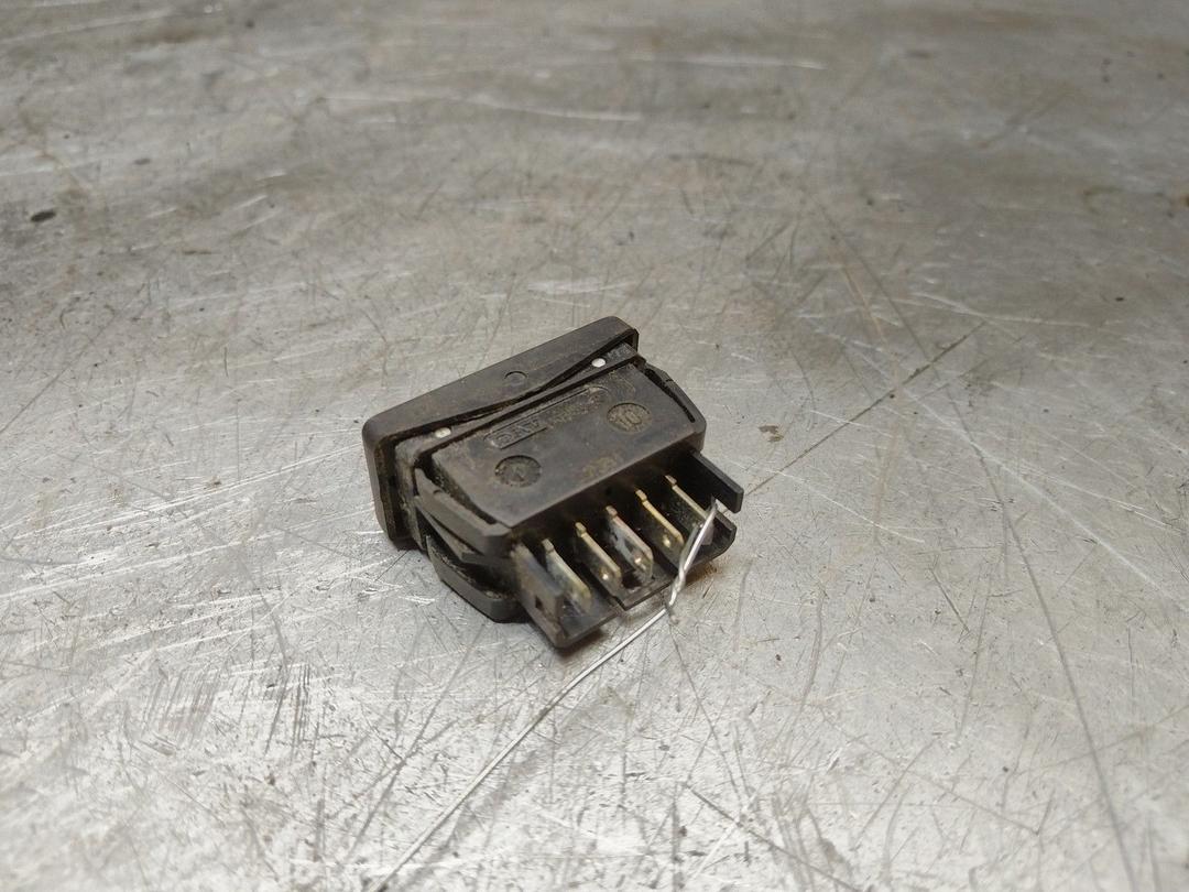 Кнопка стеклоподъемника YZ7670 Citroen Saxo купить