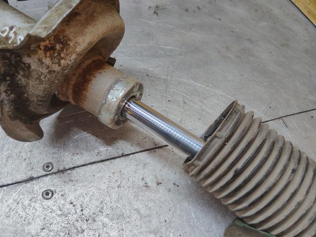 Амортизатор передний левый 9OYVV1 Volvo S40 купить