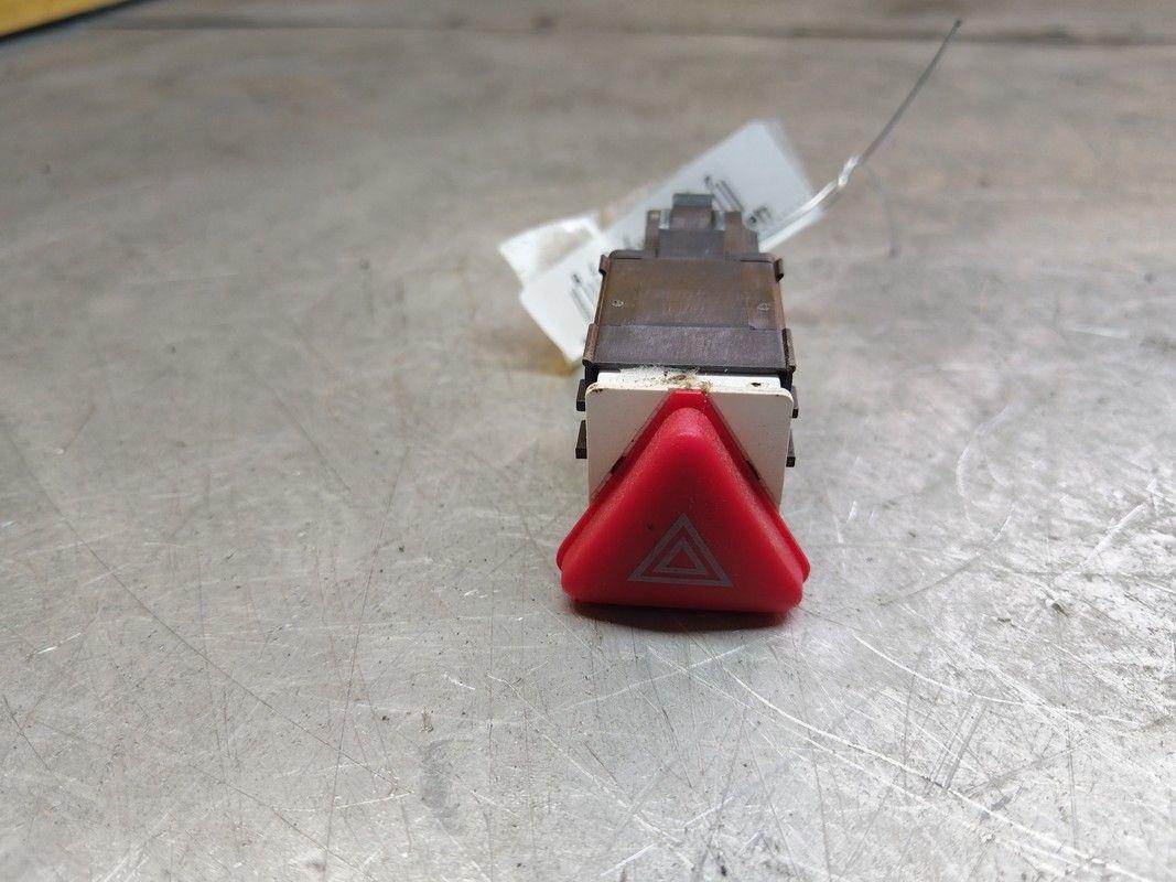 Кнопка аварийной сигнализации 5CR1VZ Skoda Fabia - Фото 1