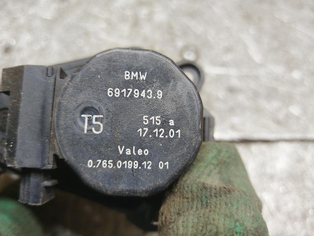 Моторчик заслонки печки 6ZJ4RH BMW 5 E39 купить в магазине запчастей бу