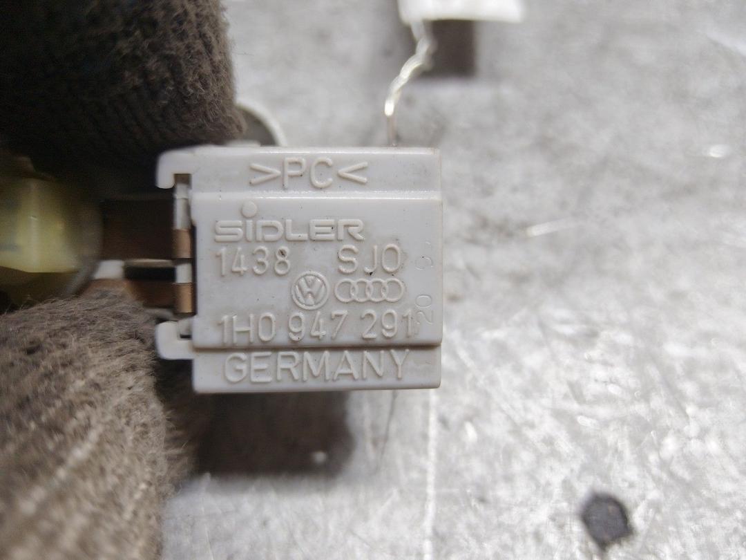 Фонарь салона (плафон) T46PLR Volkswagen Sharan купить в магазине запчастей бу