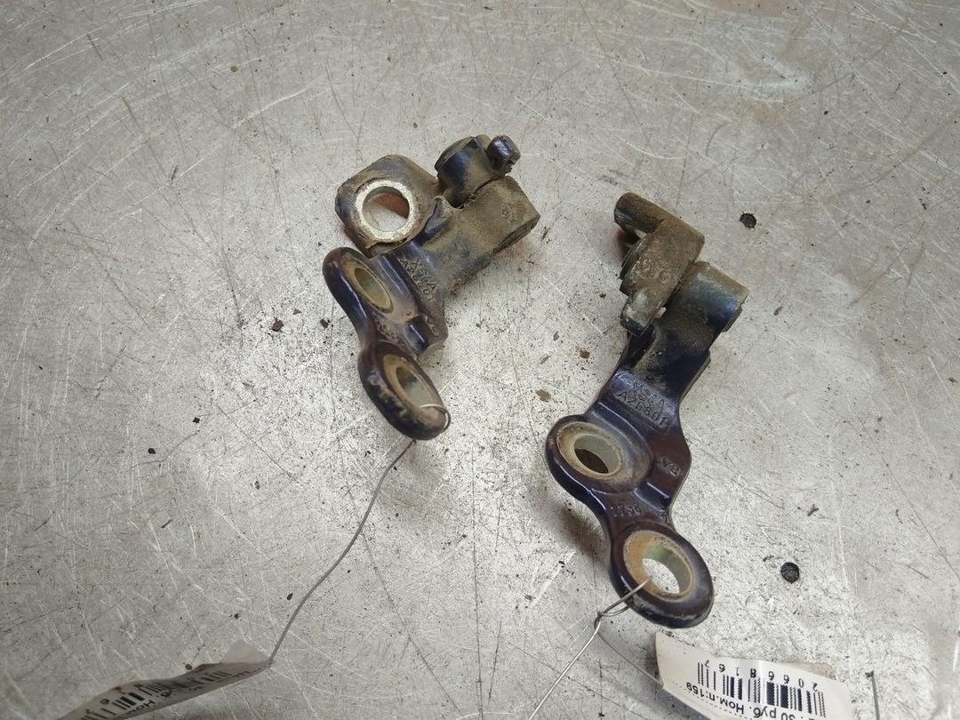 Петля двери задней левой TE58V8 Ford Focus купить в магазине запчастей бу