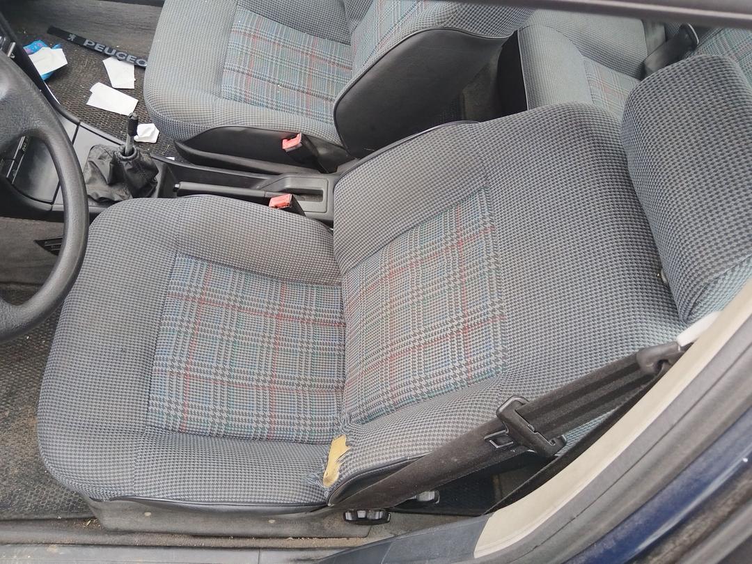 Сиденье переднее 04773N Peugeot 405