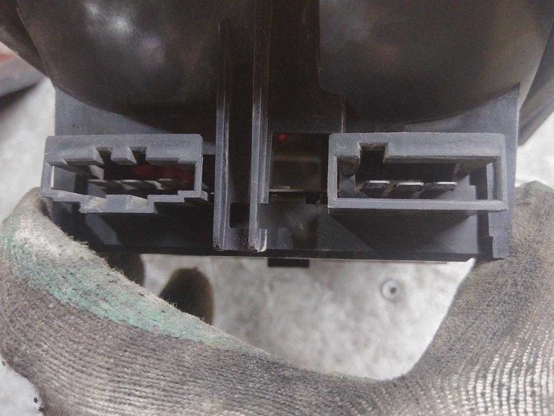 Фонарь крышки багажника левый 7V7DY2 Volkswagen Passat купить с доставкой. Огромный выбор запчастей и марок авто. У нас есть практически все.