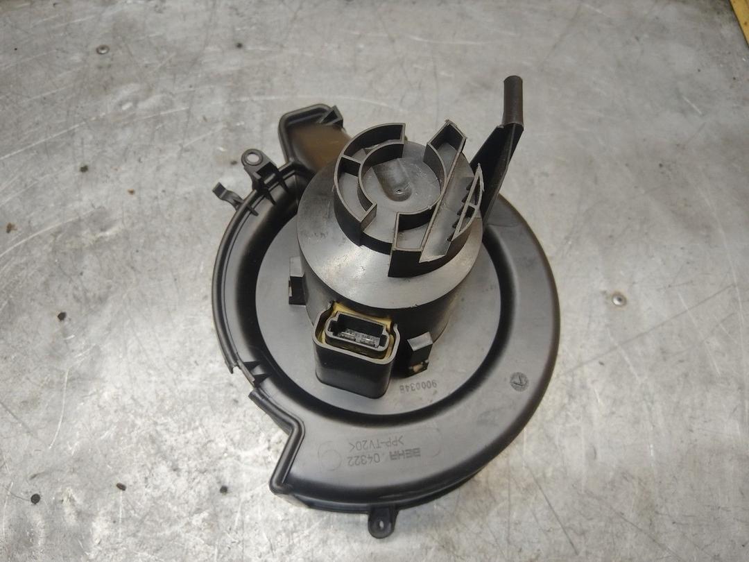 Моторчик печки Q42X2I Opel Astra купить с доставкой