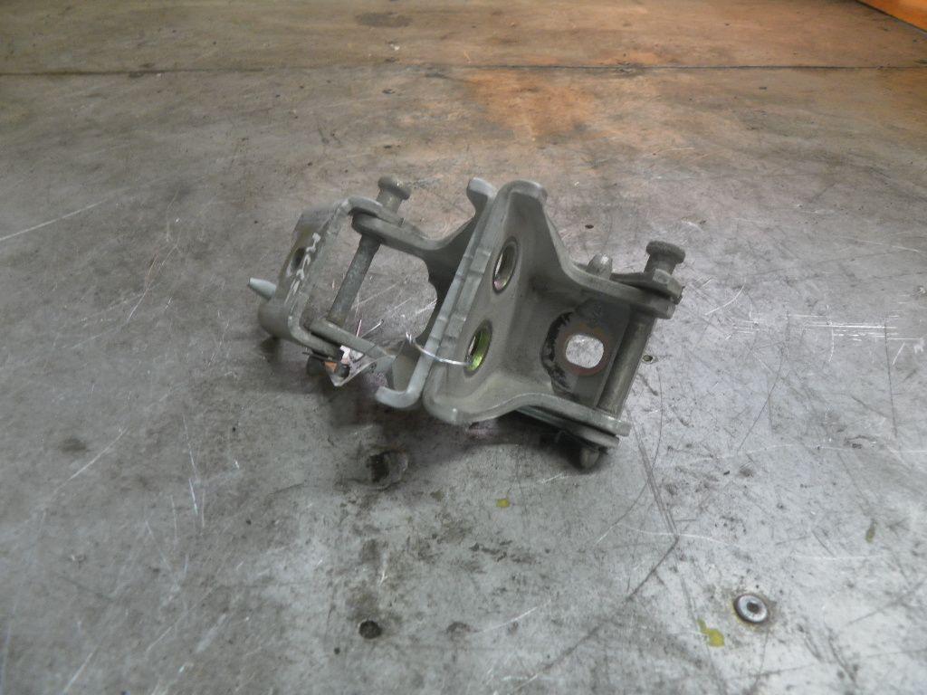 Петля двери передней правой YW3EVJ Citroen C4 купить