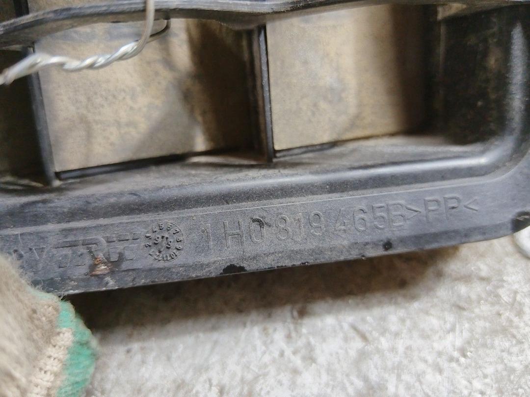 Решетка вентиляции кузова L5Y0PA Seat Toledo купить с доставкой