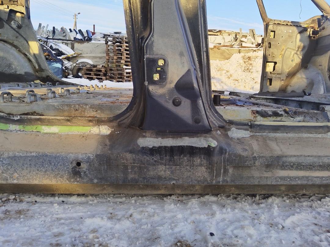 Стойка кузовная центральная правая E1MEM6 Renault Espace купить